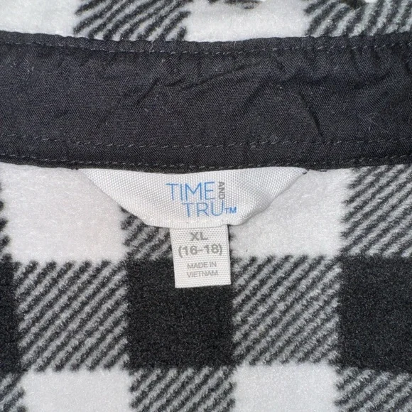 Time&Tru Soft Black and White Plaid Longsleeve Flannel - Picture 2 of 4